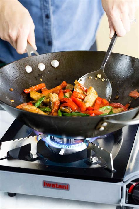 Cooking with Confidence: Boost Your Culinary Skills with a Magic Wok Duarre